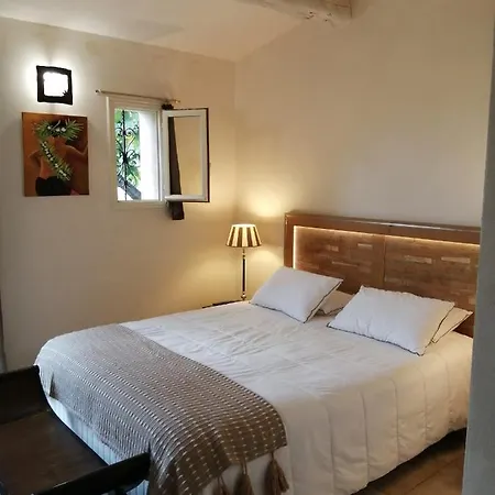Mas De La Coste Bed & Breakfast *